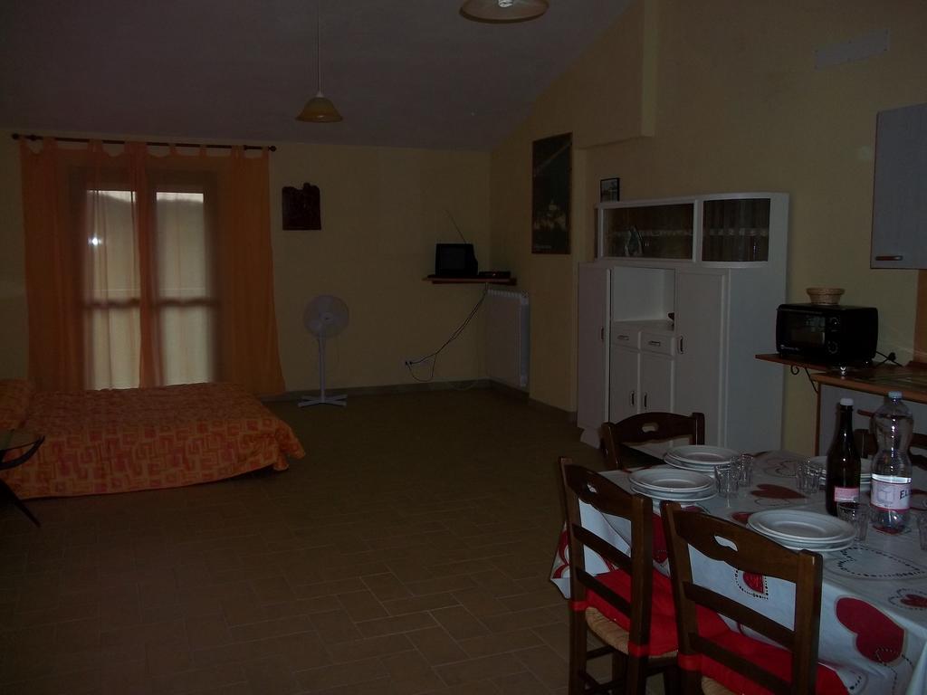 Apartamento Caddelovi Fibbialla Habitación foto
