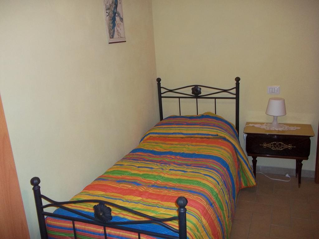 Apartamento Caddelovi Fibbialla Habitación foto